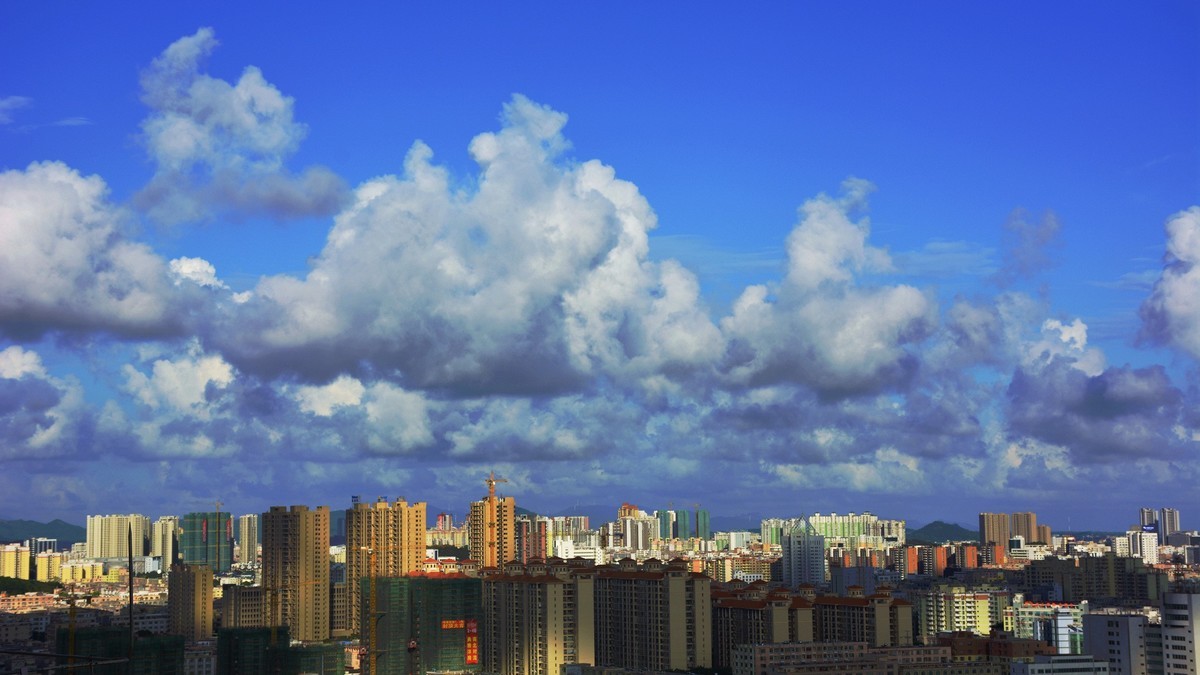 碧空万里晴方好，白棉瓢来美动人