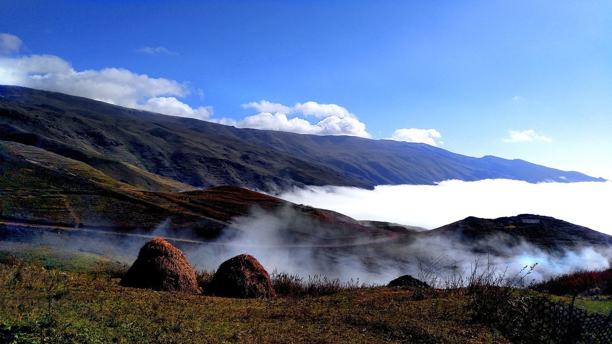太凉山黄茅埂风光