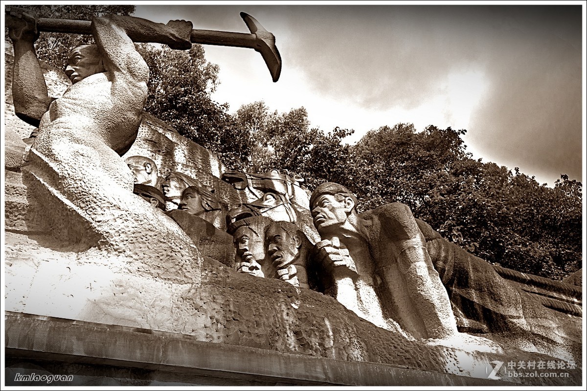 滇缅公路纪念碑雕塑速写