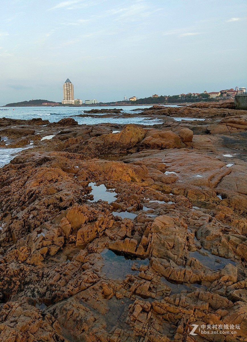 手机拍摄海边礁石