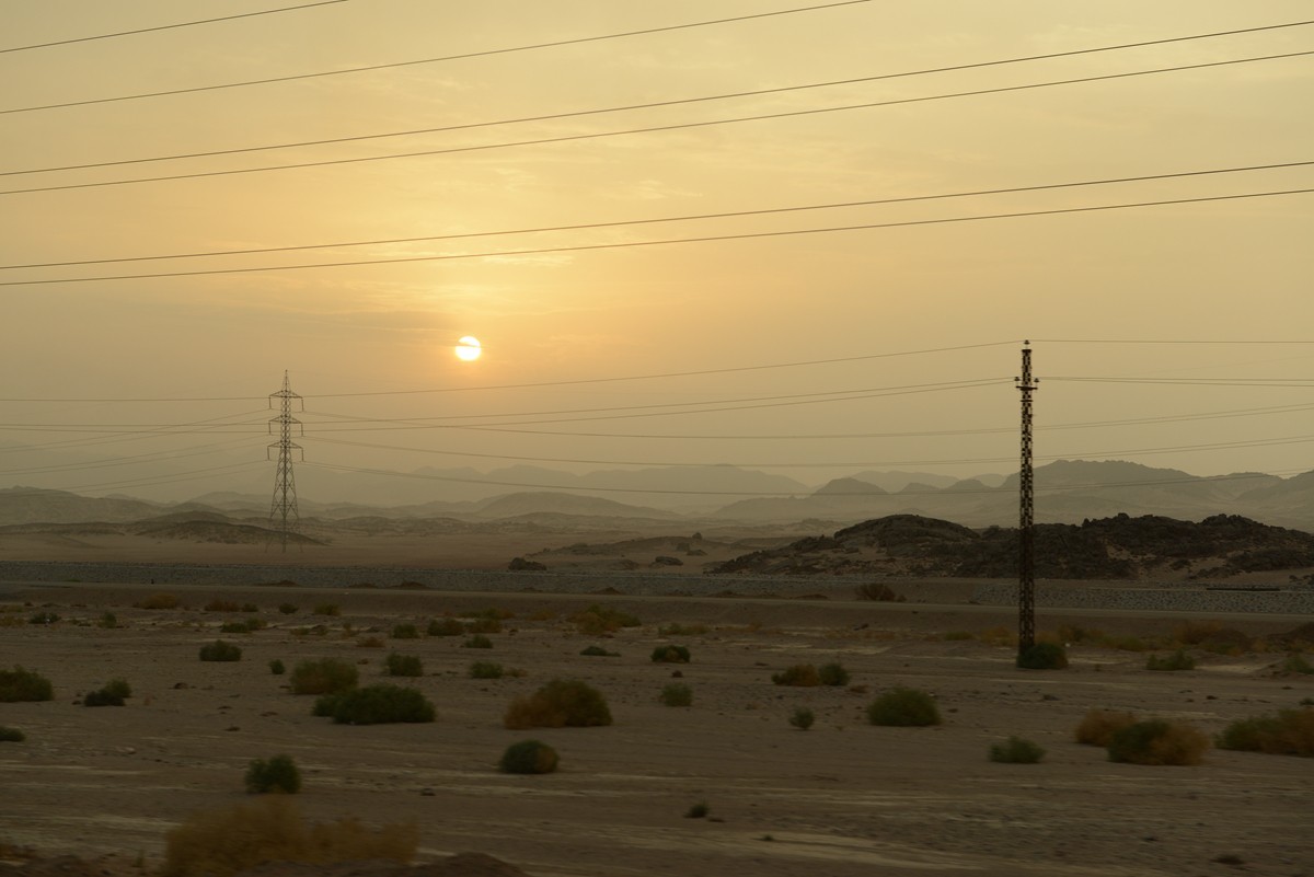 一组从赫尔格达到卢克索参观往返时的旅途风光随拍