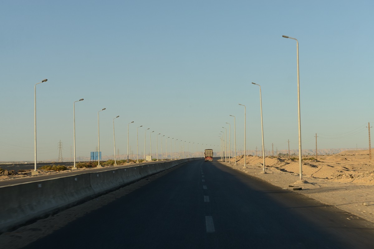 一组从赫尔格达到卢克索参观往返时的旅途风光随拍