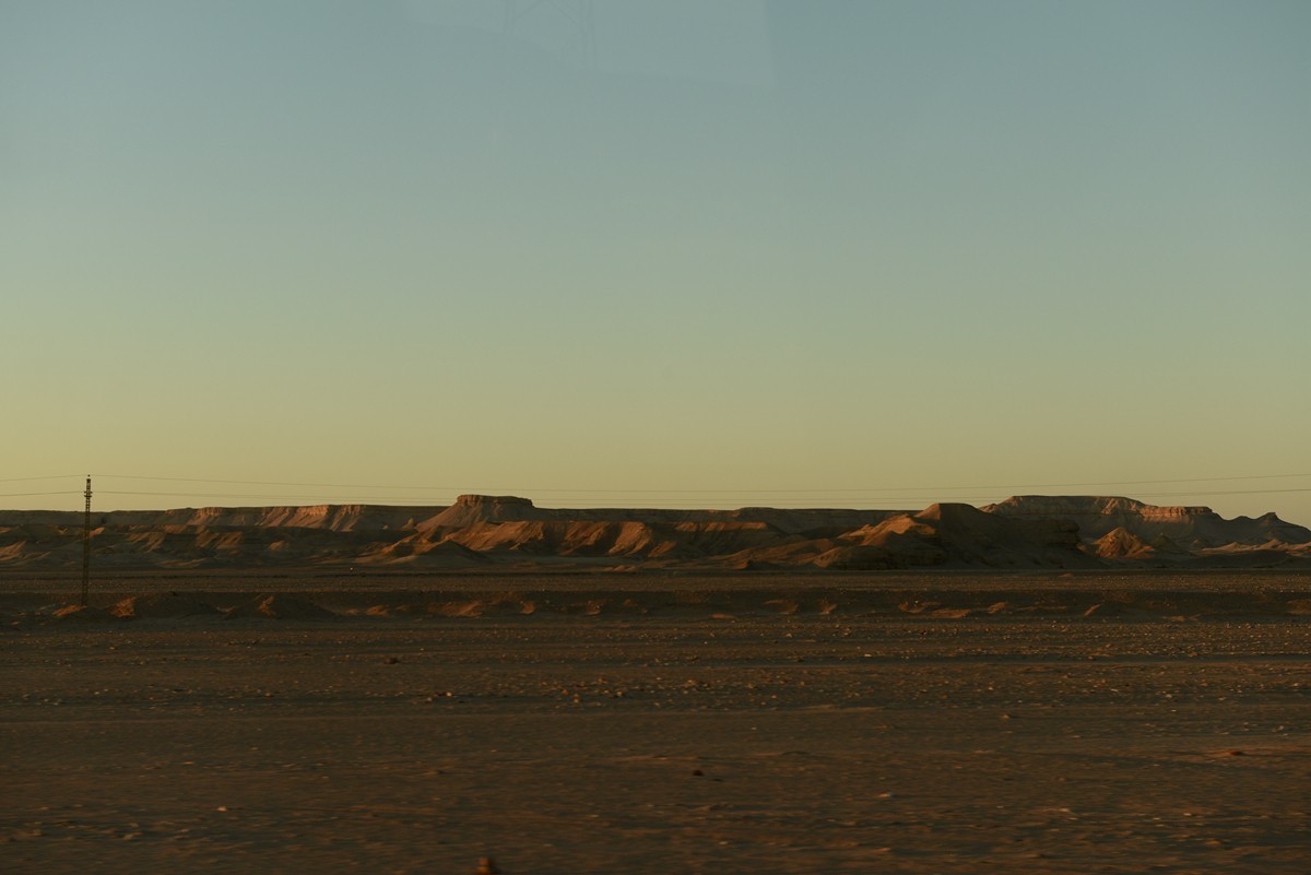 一组从赫尔格达到卢克索参观往返时的旅途风光随拍