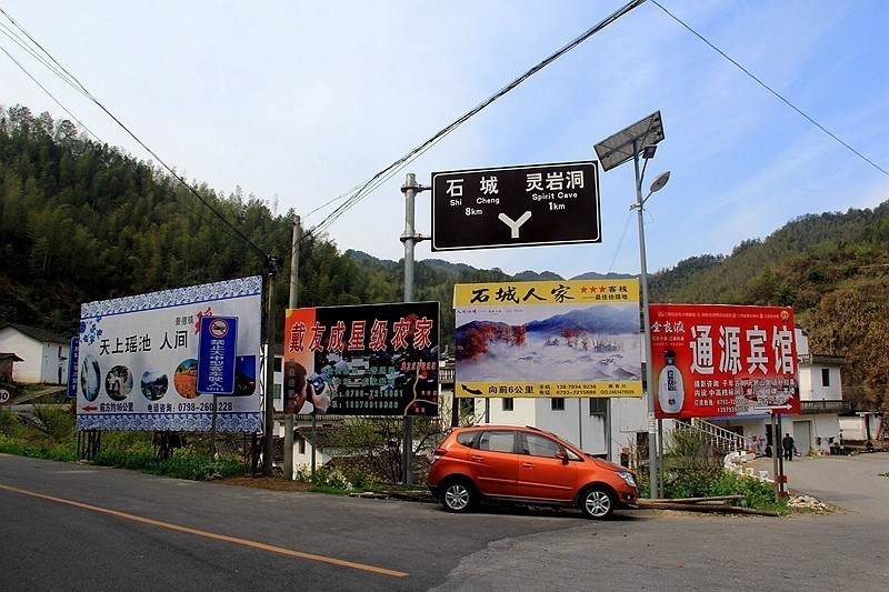 骑行在赣北无名的乡村。