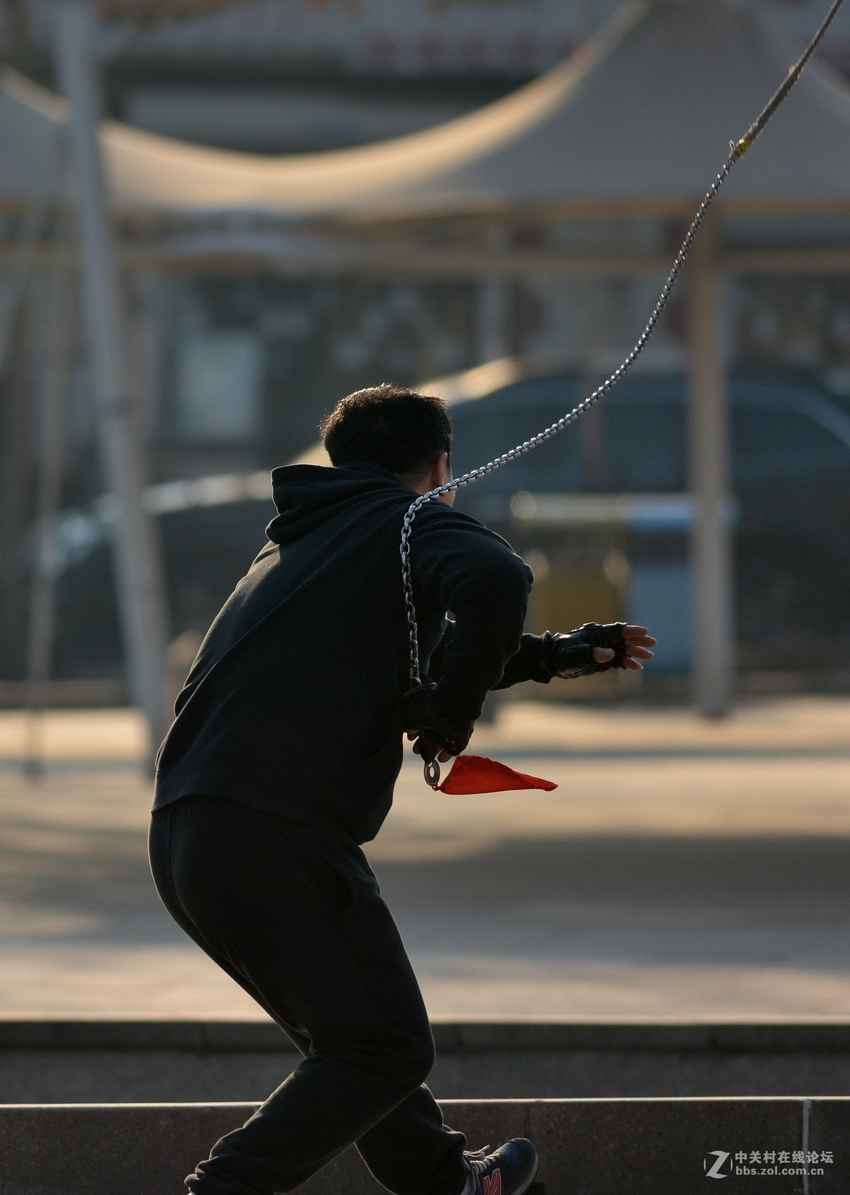 广场抓拍舞鞭人