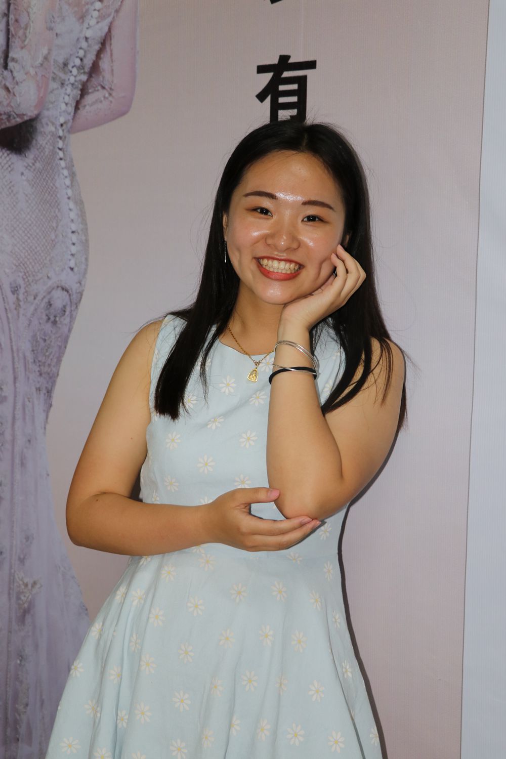 双酒窝的美妹子2