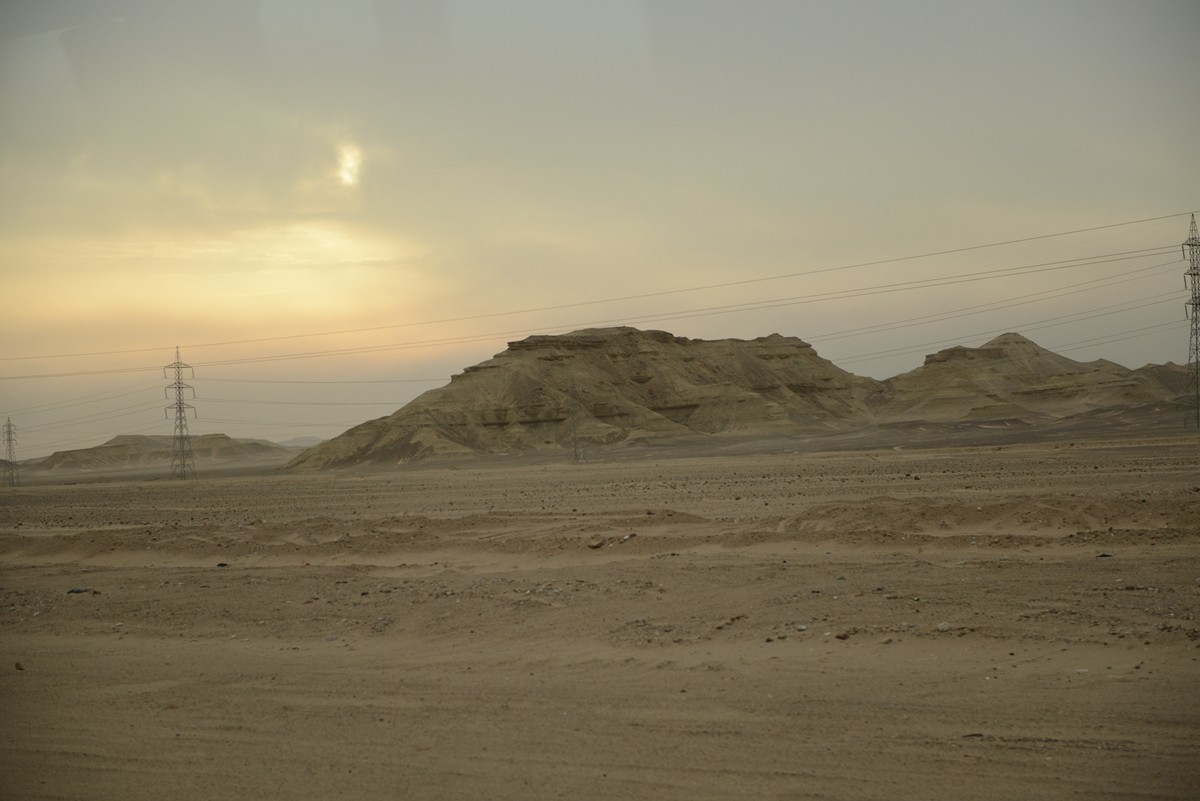 一组从赫尔格达到卢克索参观往返时的旅途风光随拍