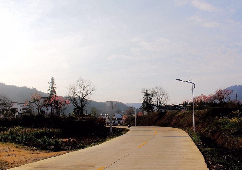 骑行在赣北无名的乡村。