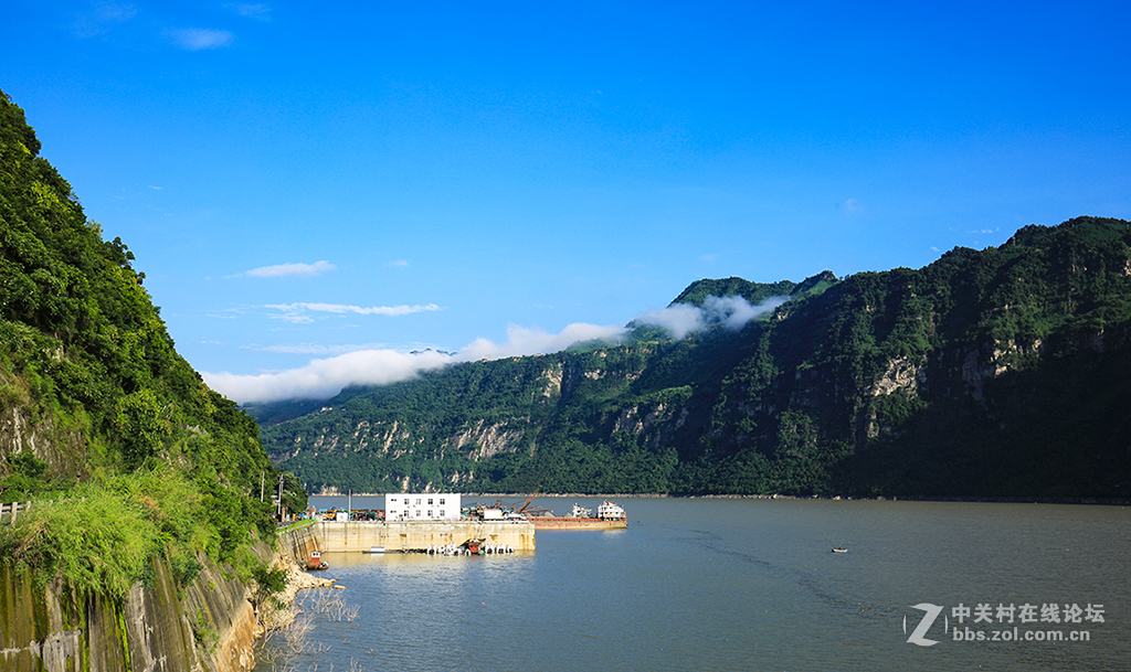 云南西部大峡谷图片
