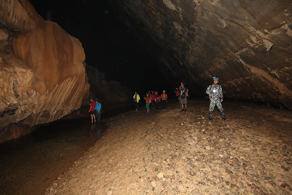 清远市牛鼻岩洞探秘