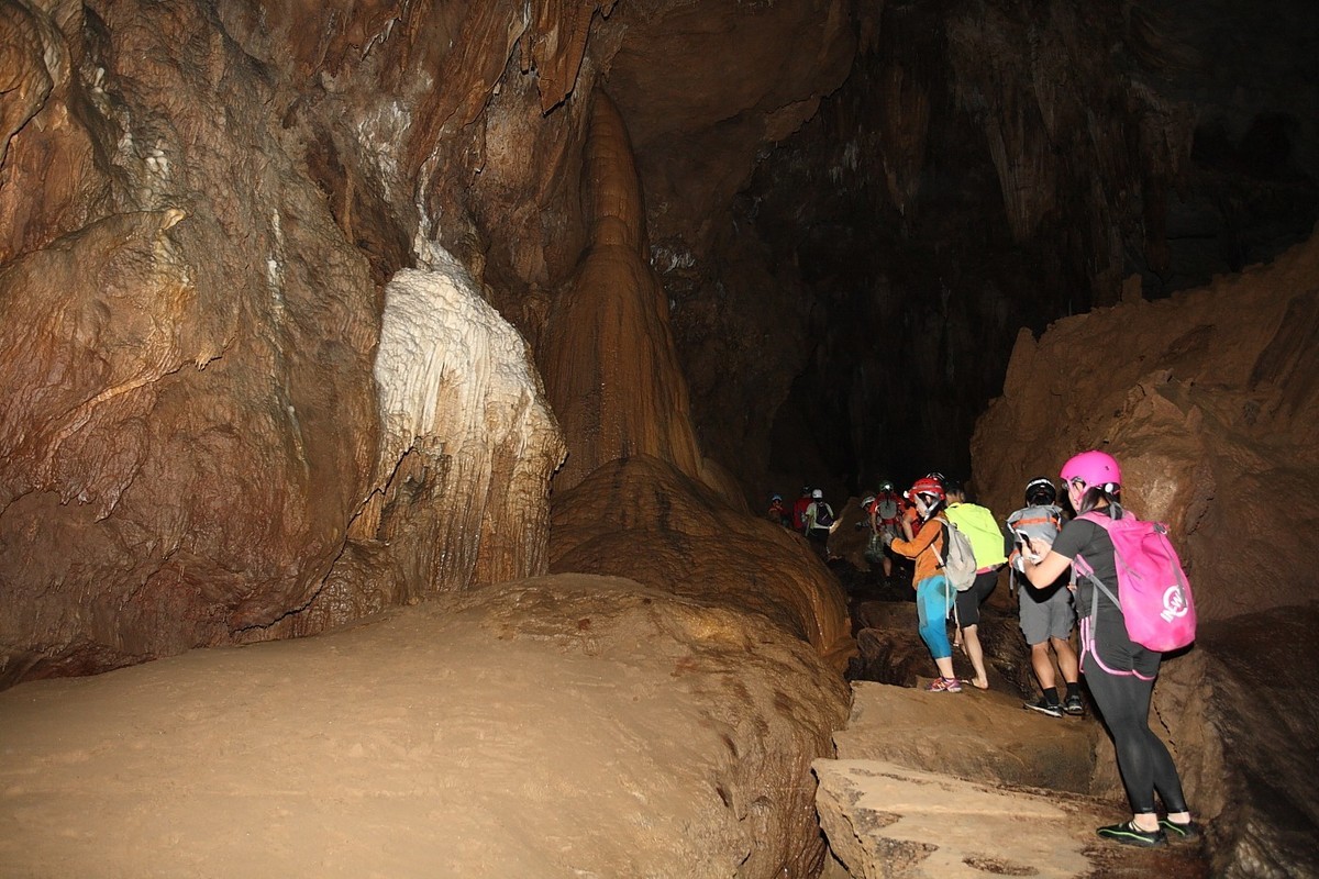 清远市牛鼻岩洞探秘