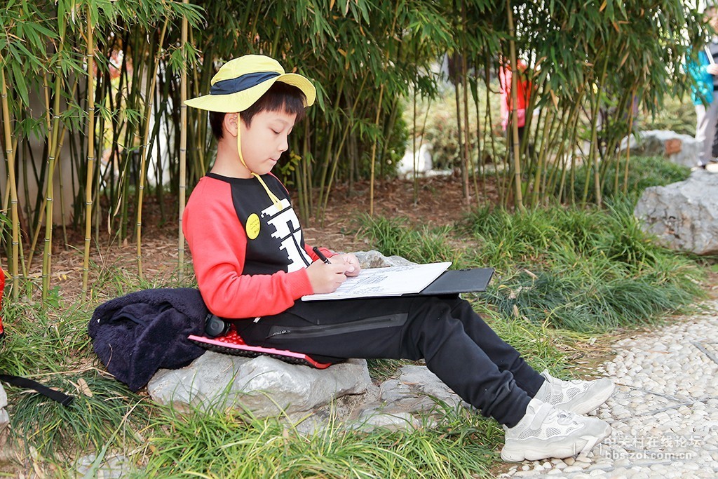 #佳能EOS R我的视角#10-20园博园拍摄活动作业（三）写生的少年