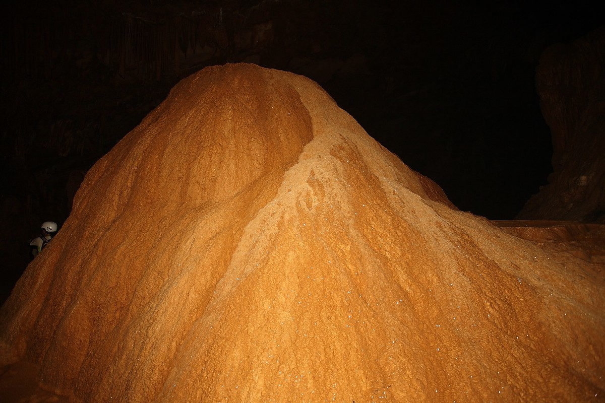 清远市牛鼻岩洞探秘