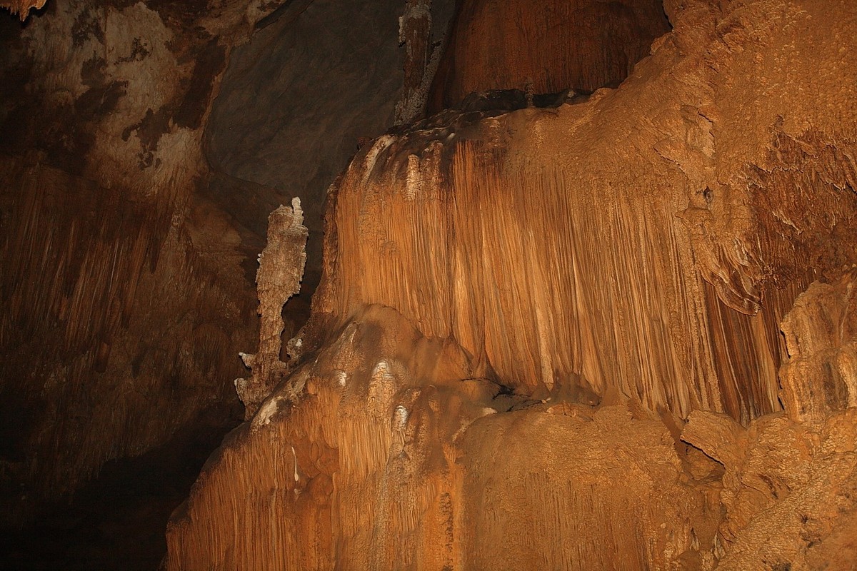 清远市牛鼻岩洞探秘