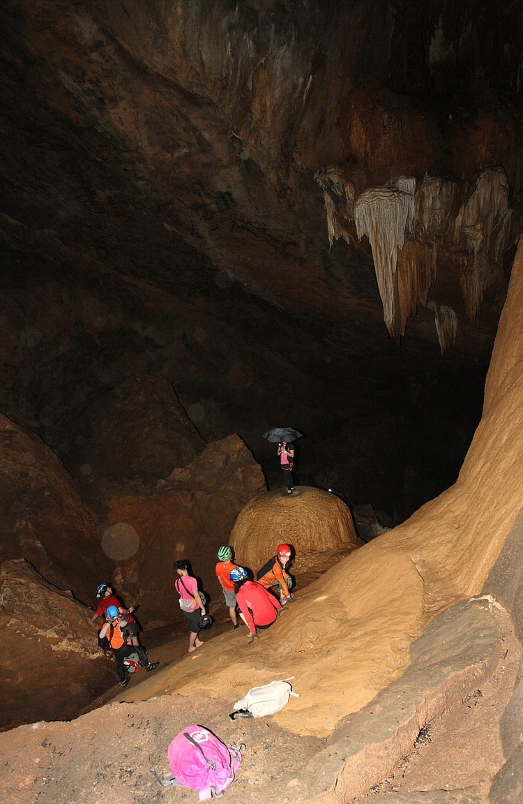 清远市牛鼻岩洞探秘