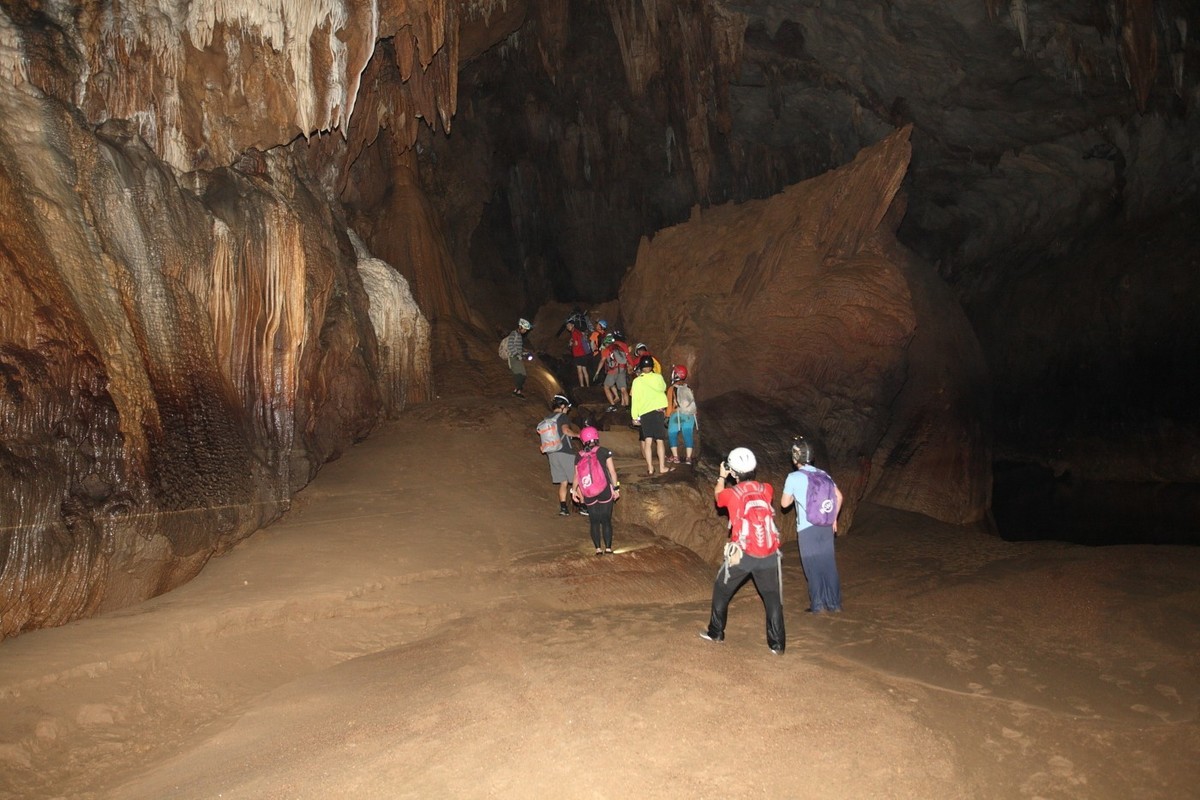 清远市牛鼻岩洞探秘