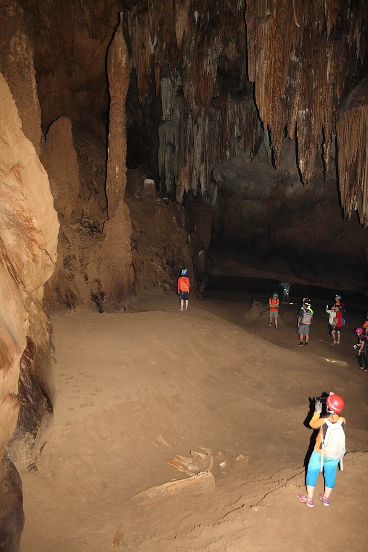 清远市牛鼻岩洞探秘