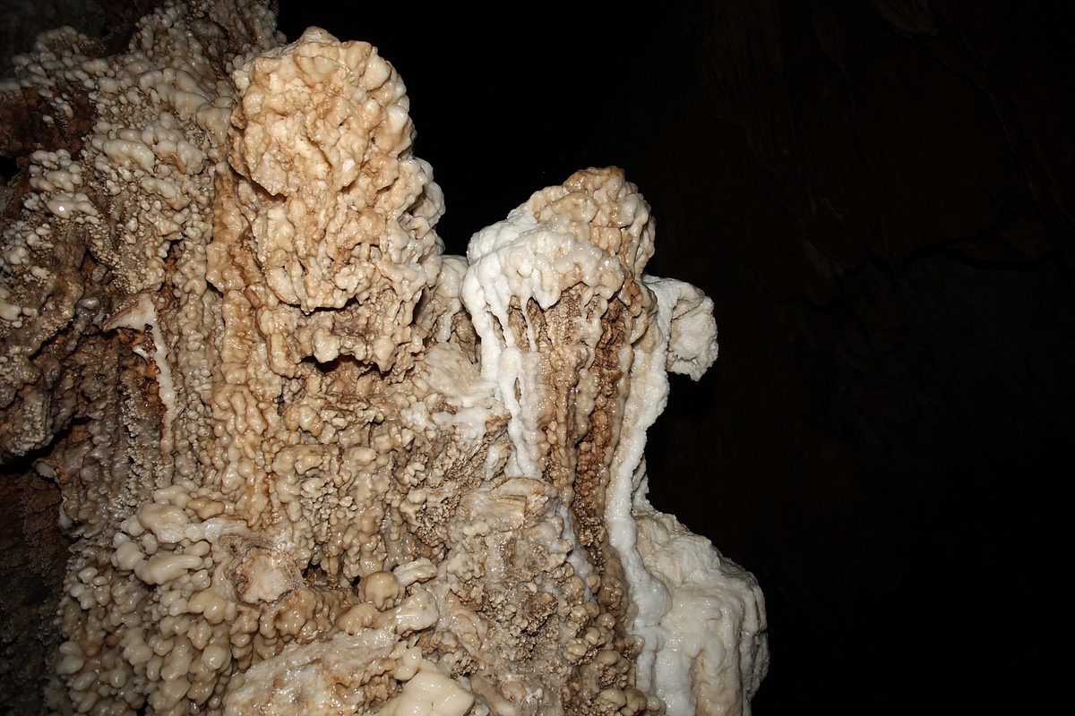 清远市牛鼻岩洞探秘