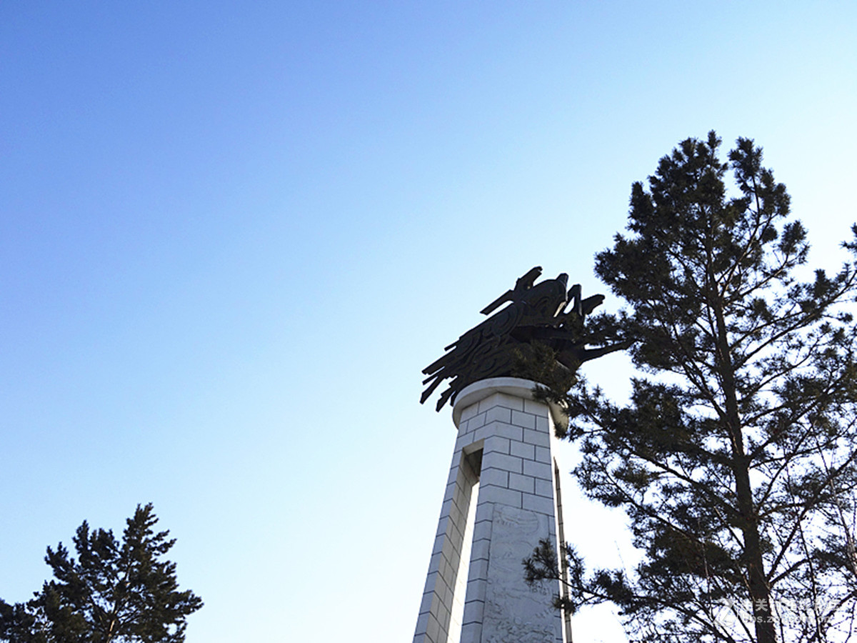 鄂家镇广场雕塑【奔马图】