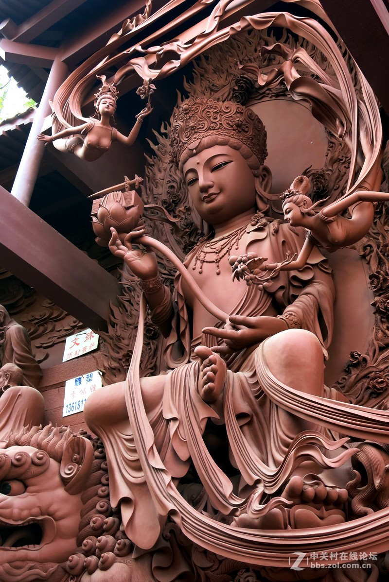 四川绵阳圣水寺佛像群雕