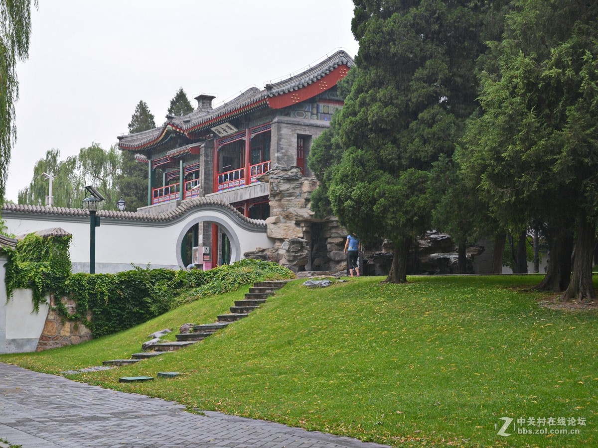 哪顾头顶纷纷雨，附庸风雅拍名亭