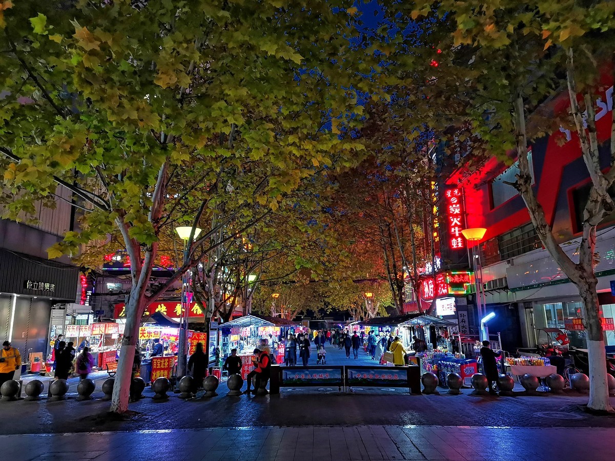 城市夜景之合肥淮河路步行街手机拍