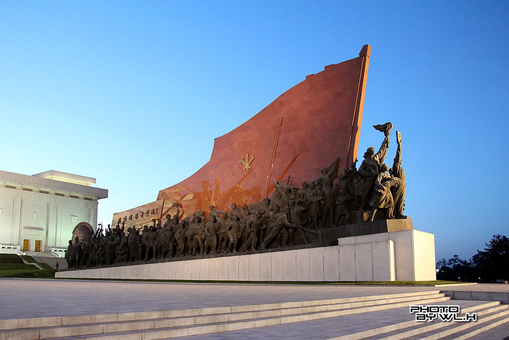 朝鲜印象02平壤万寿台上看两金