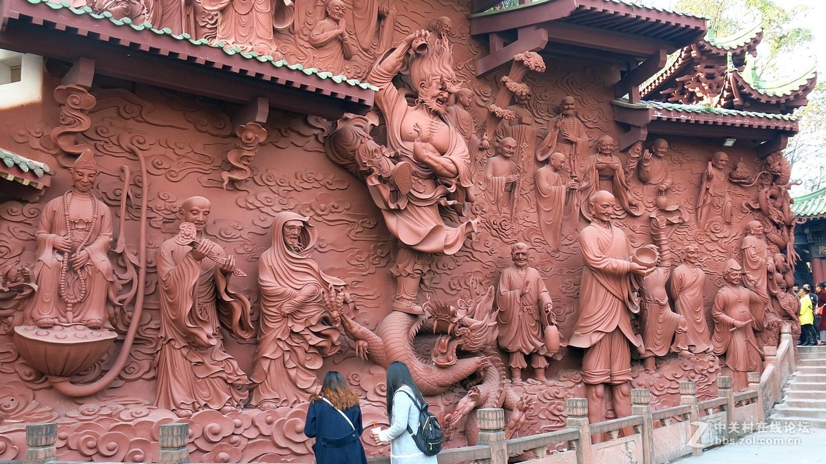 四川绵阳圣水寺佛像群雕