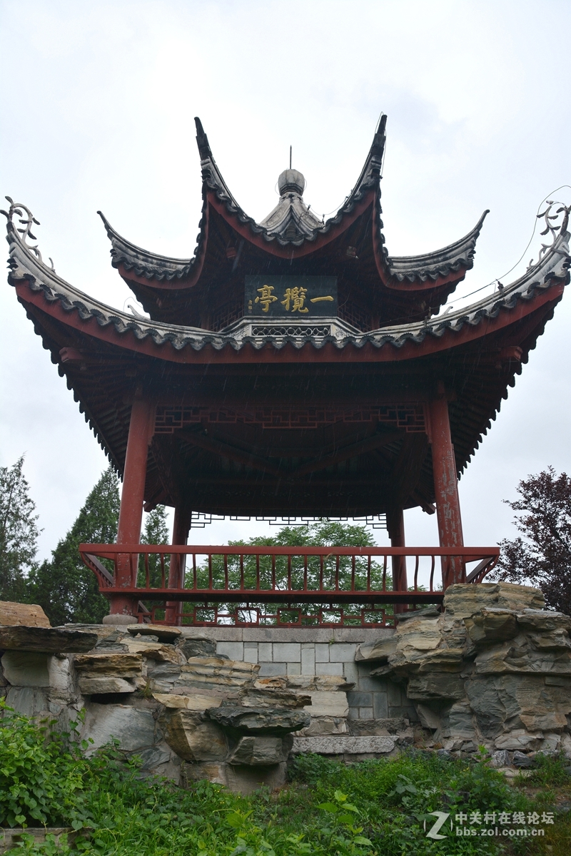 哪顾头顶纷纷雨，附庸风雅拍名亭