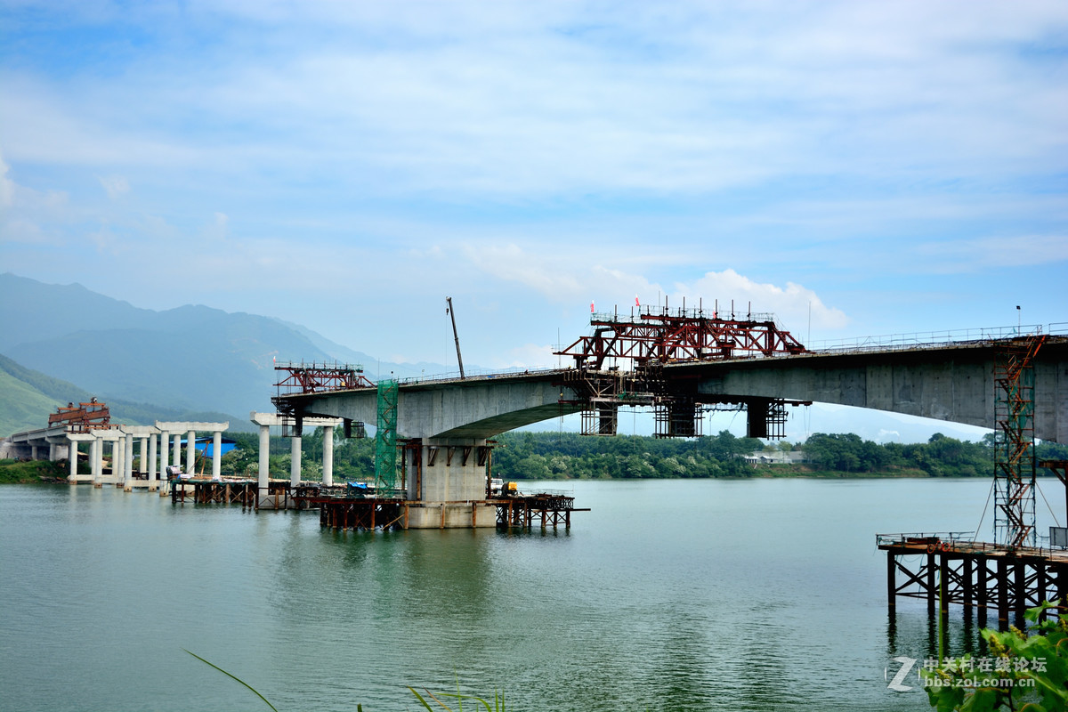 建设中的三柳高速融安连接线融江融安大桥