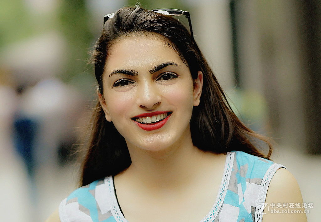 抓拍新德里女孩丽迪亚和娃娜