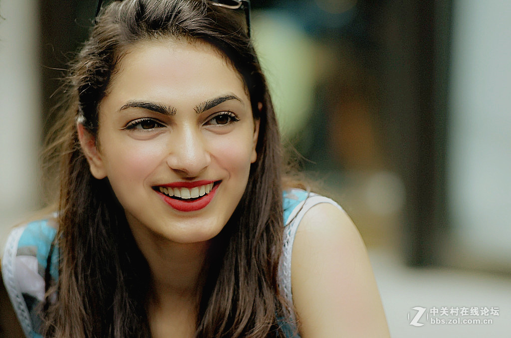 抓拍新德里女孩丽迪亚和娃娜