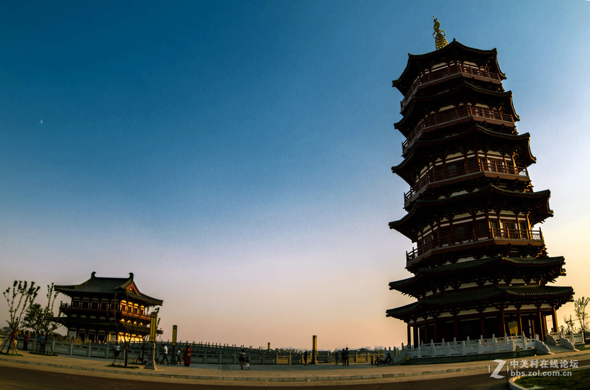 夕阳下的广角。。。。K01+14mm威慑