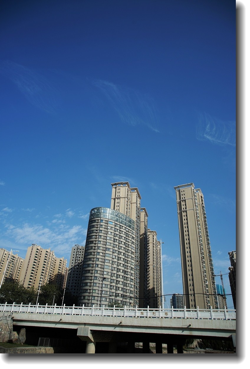 【秋高气爽】--恭贺老王玩摄影老友荣任[天津星空(中国)]版主!