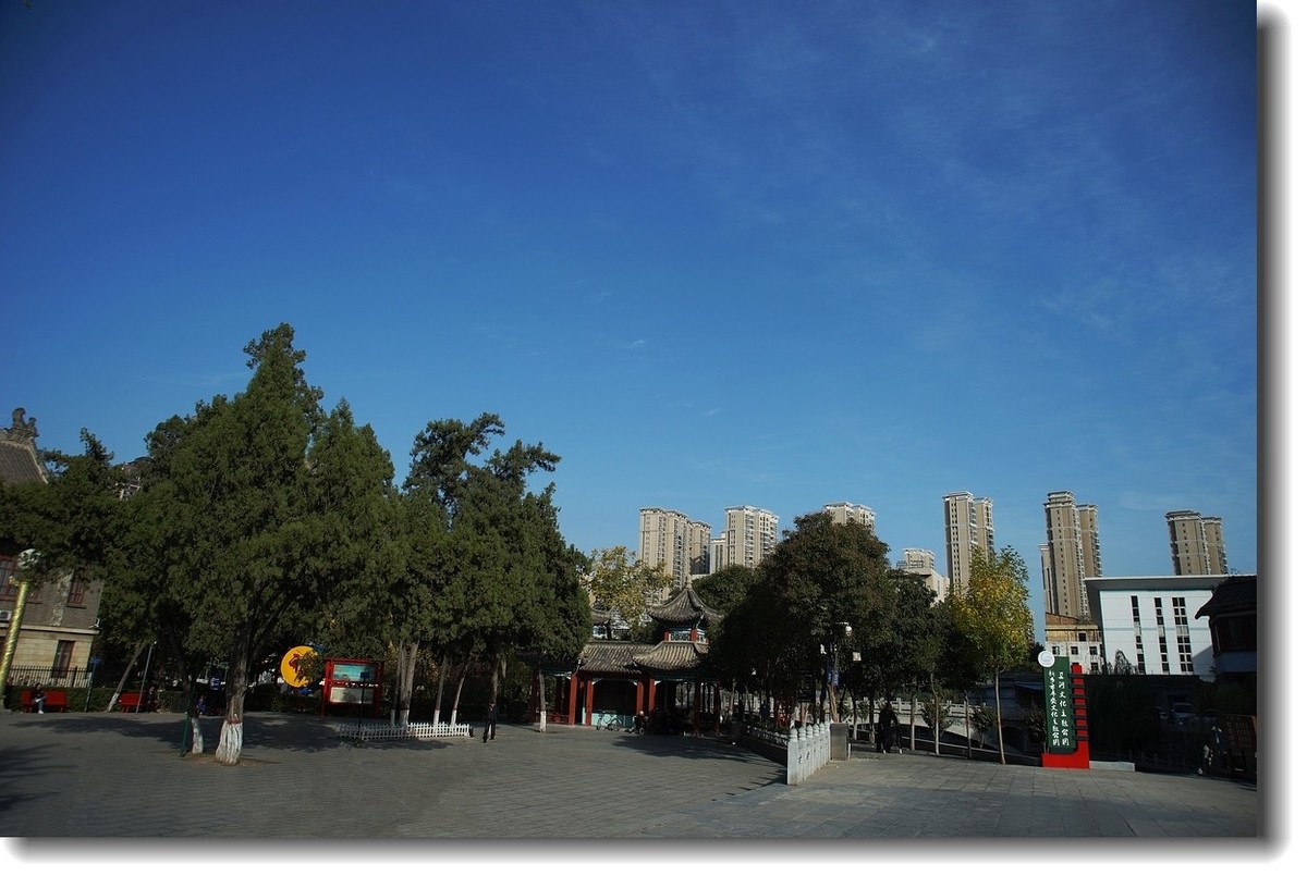 【秋高气爽】--恭贺老王玩摄影老友荣任[天津星空(中国)]版主!