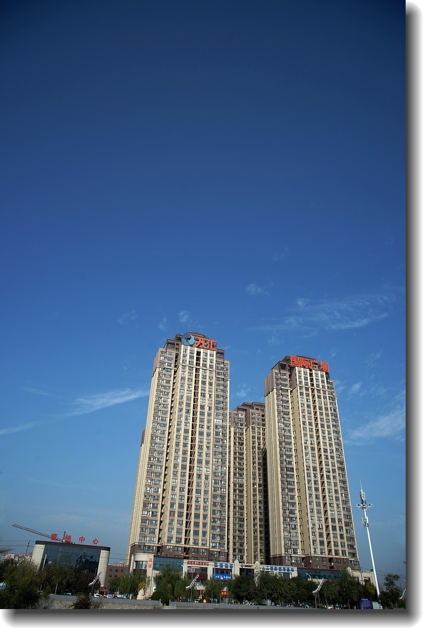 【秋高气爽】--恭贺老王玩摄影老友荣任[天津星空(中国)]版主!