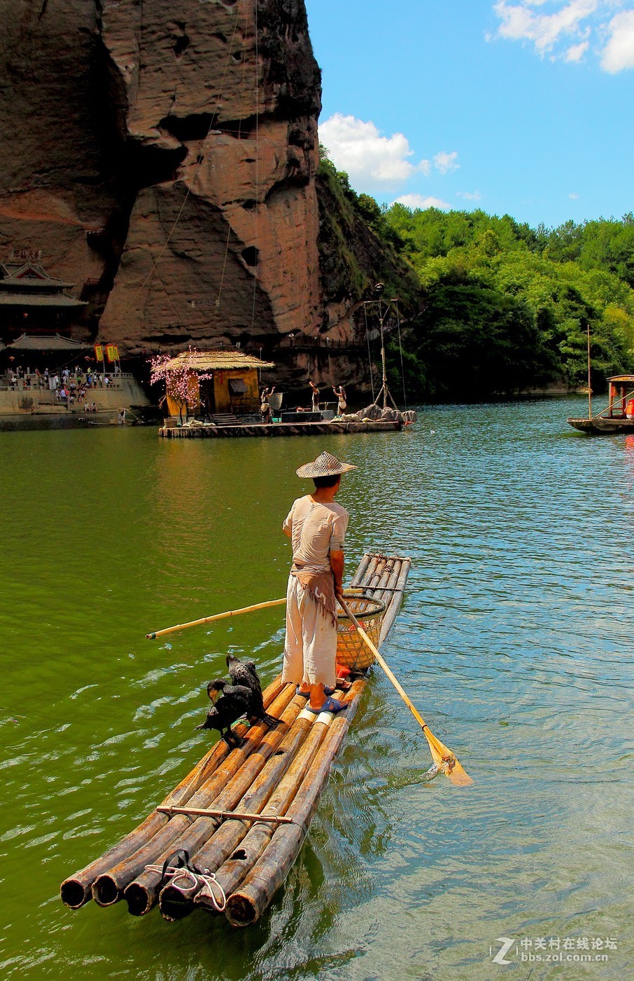 #佳能月赛-金秋十月#——游龙虎山碧水丹霞，看千年悬棺升官发财。