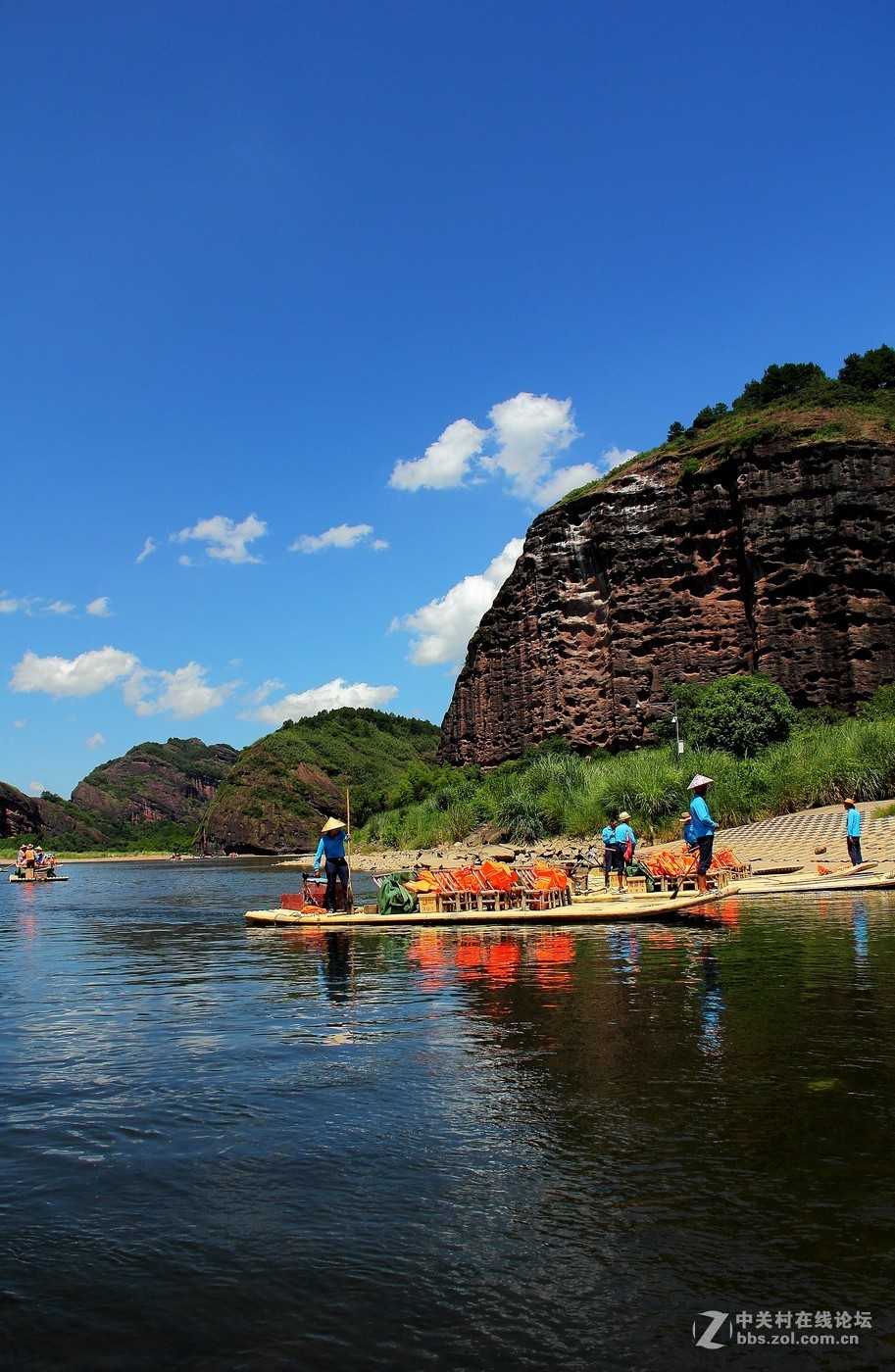 #佳能月赛-金秋十月#——游龙虎山碧水丹霞，看千年悬棺升官发财。