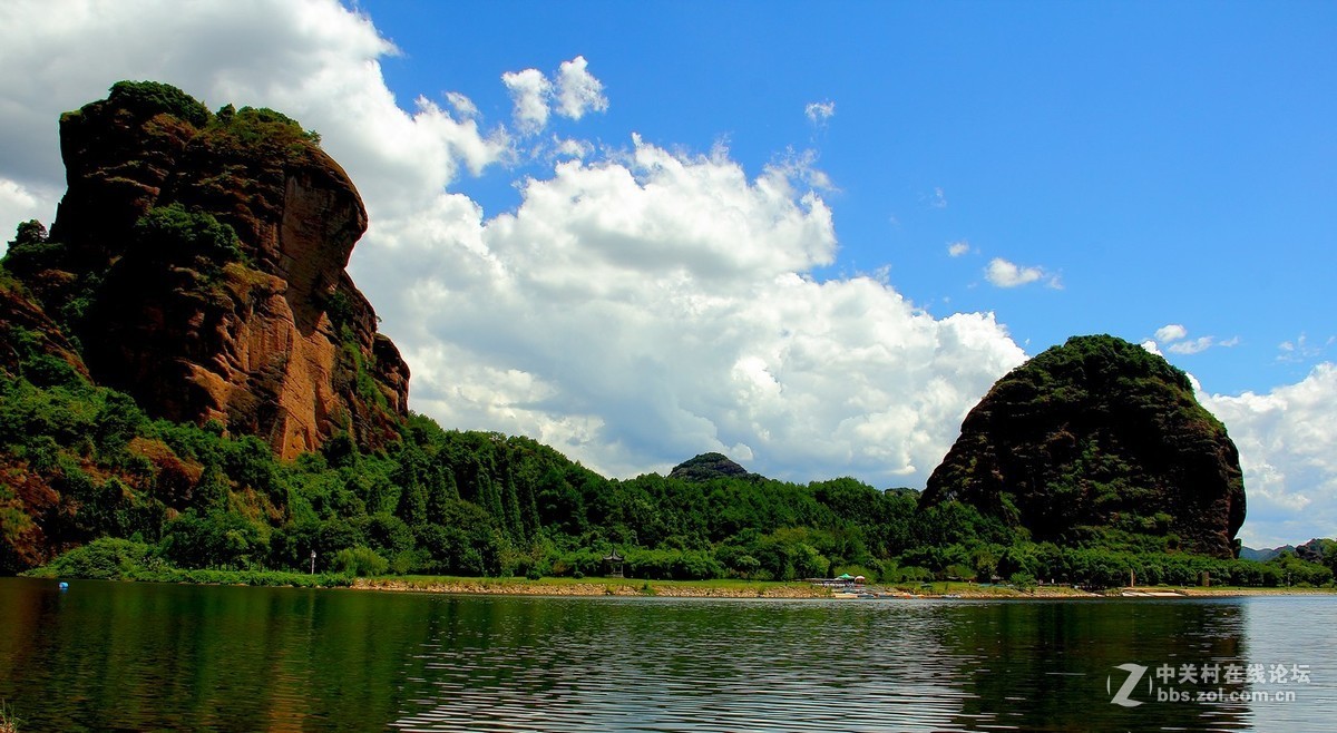 #佳能月赛-金秋十月#——游龙虎山碧水丹霞，看千年悬棺升官发财。