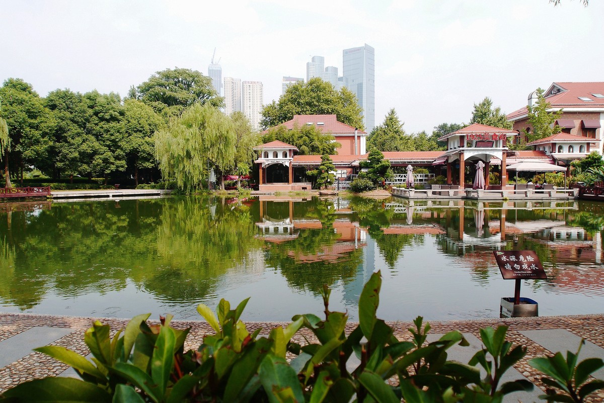 长沙湘江美丽的橘子洲头！。。。。。