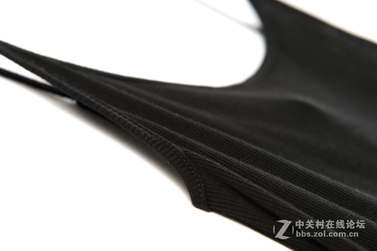 淘宝平铺拍摄，2个金贝600W的灯左右打灯，质感基本没有。