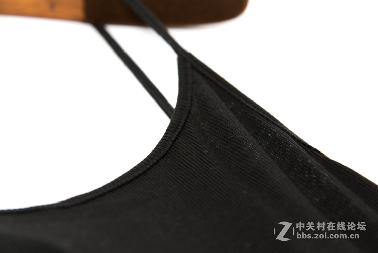 淘宝平铺拍摄，2个金贝600W的灯左右打灯，质感基本没有。