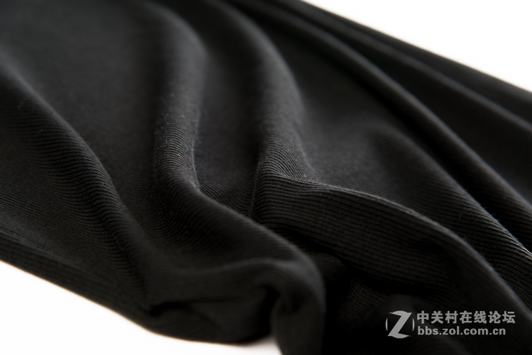 淘宝平铺拍摄，2个金贝600W的灯左右打灯，质感基本没有。