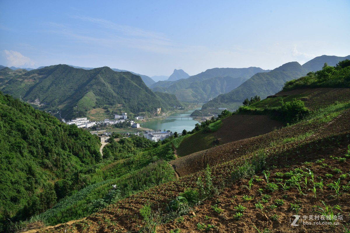 湖北竹山县官渡镇的青山绿水