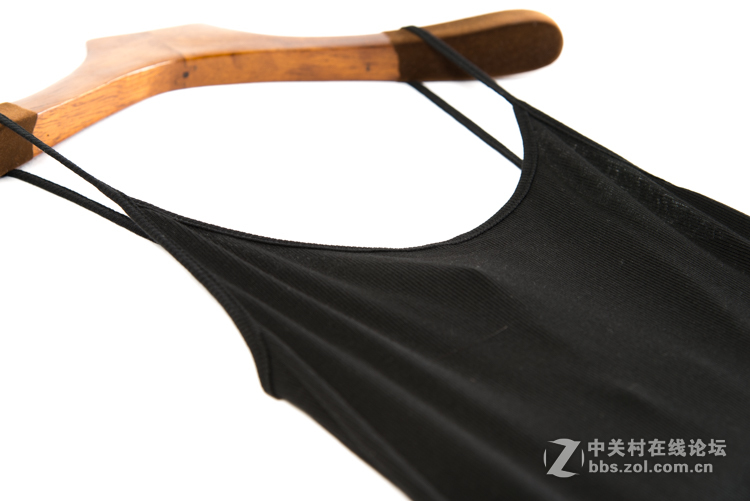 淘宝平铺拍摄，2个金贝600W的灯左右打灯，质感基本没有。