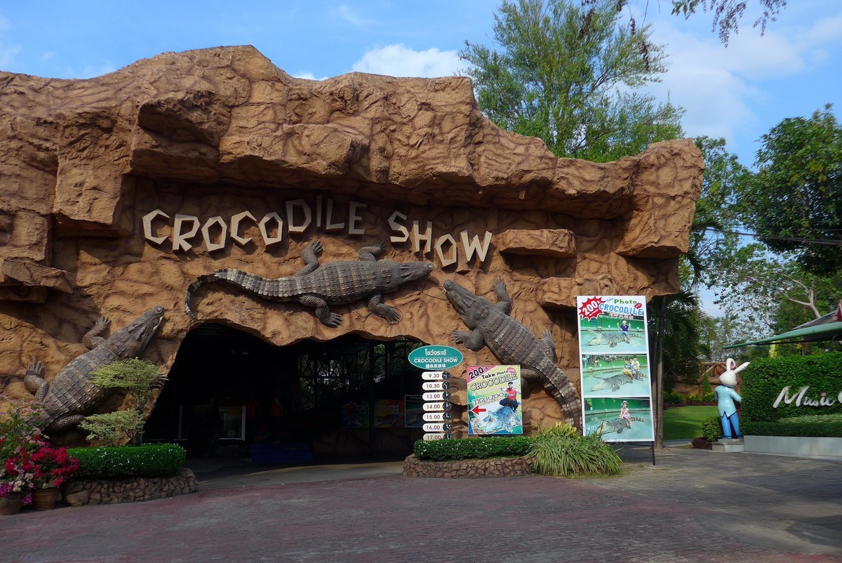 泰国春武里府差拉动物王国