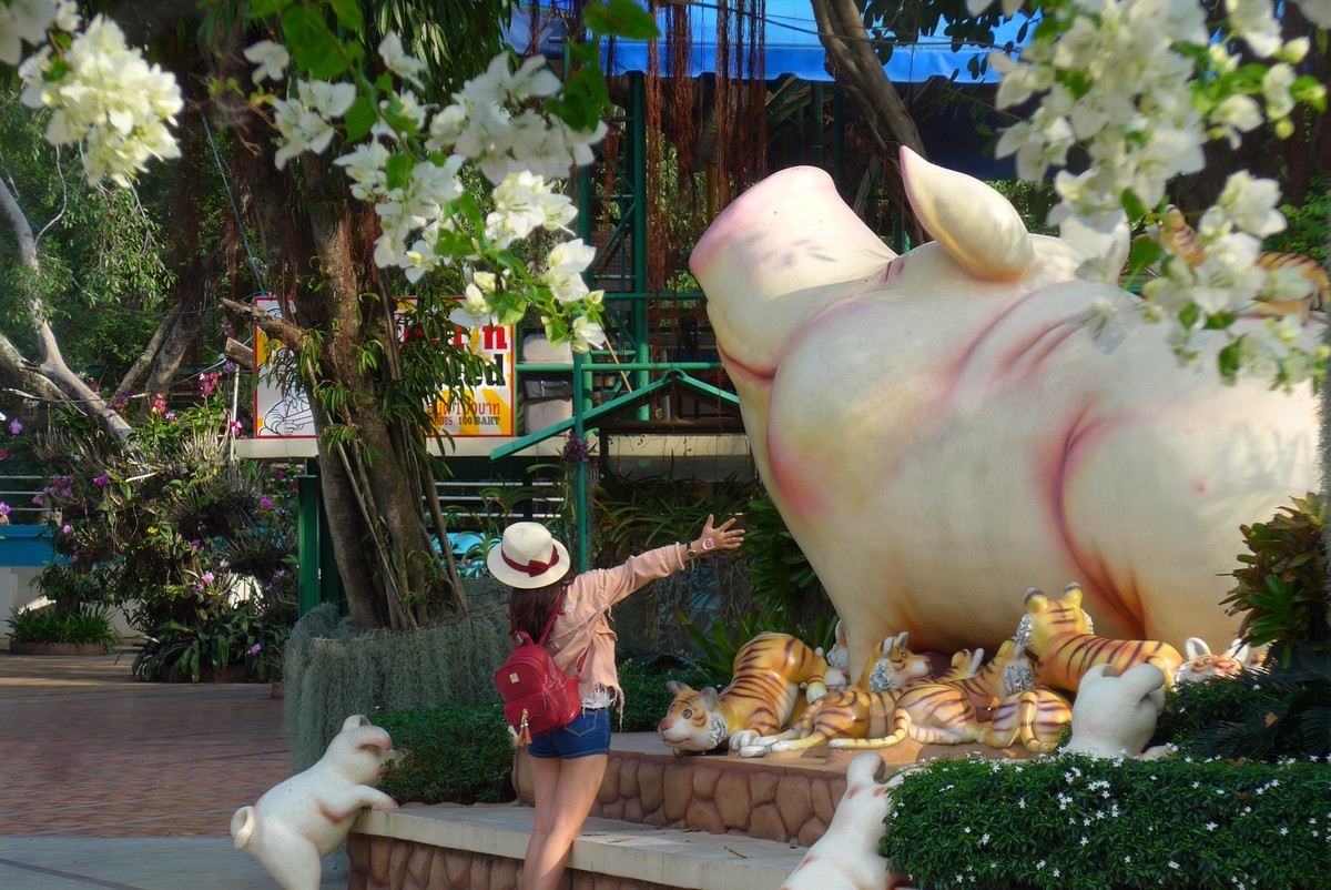 泰国春武里府差拉动物王国