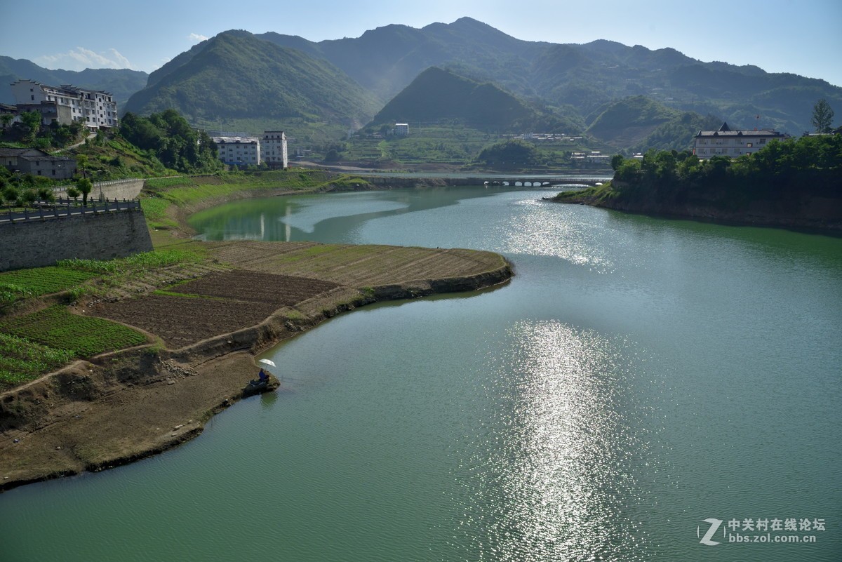 湖北竹山縣官渡鎮的青山綠水