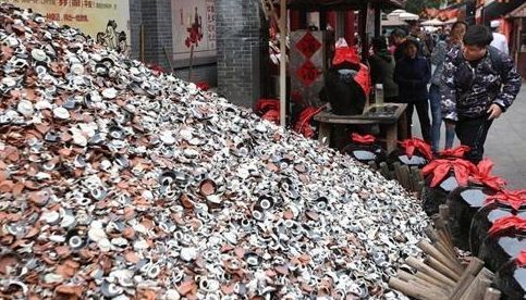 中国最惨的山寨景点，开门时没游客，倒闭后却火了!