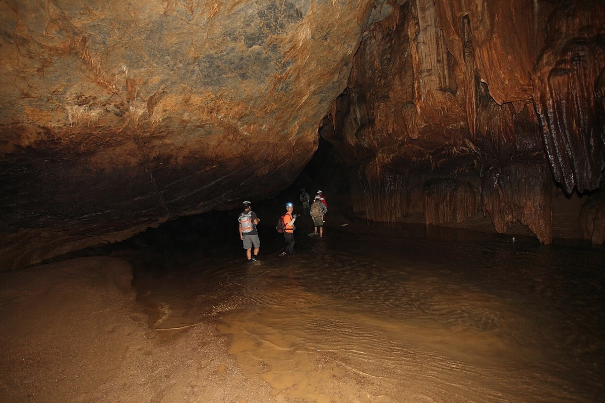 清远市牛鼻岩洞探秘
